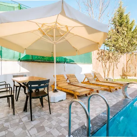 Heated Pool Bungalow With Garden In Nyaraló Sapanca