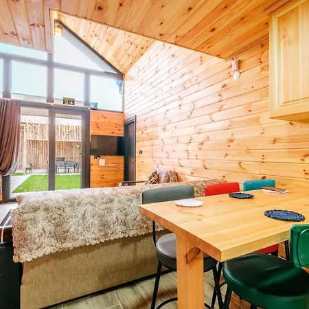 Nyaraló Heated Pool Bungalow With Garden In *