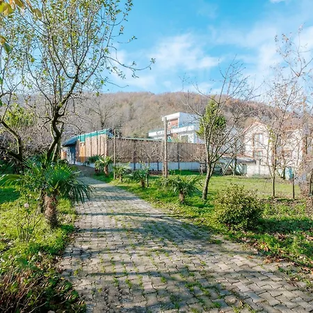 Heated Pool Bungalow With Garden In