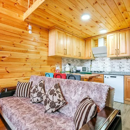 Heated Pool Bungalow With Garden In *